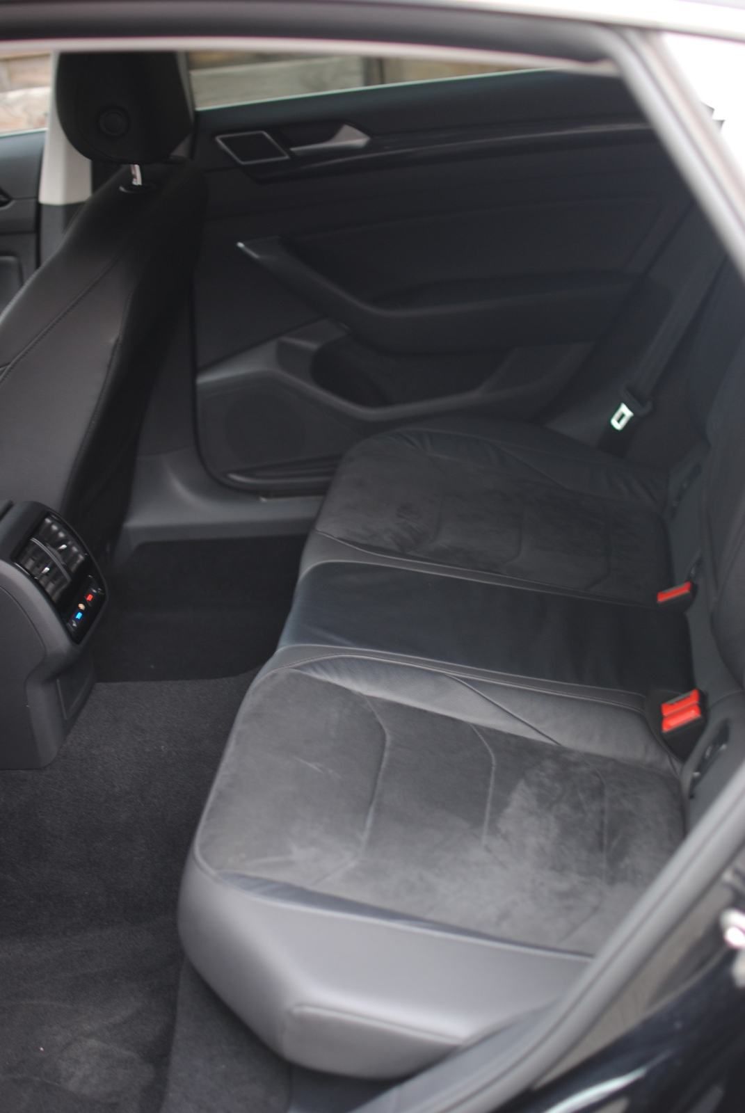 Notranja slika - VW Arteon - 2,0 TDI BMT Elegance DSG - 22