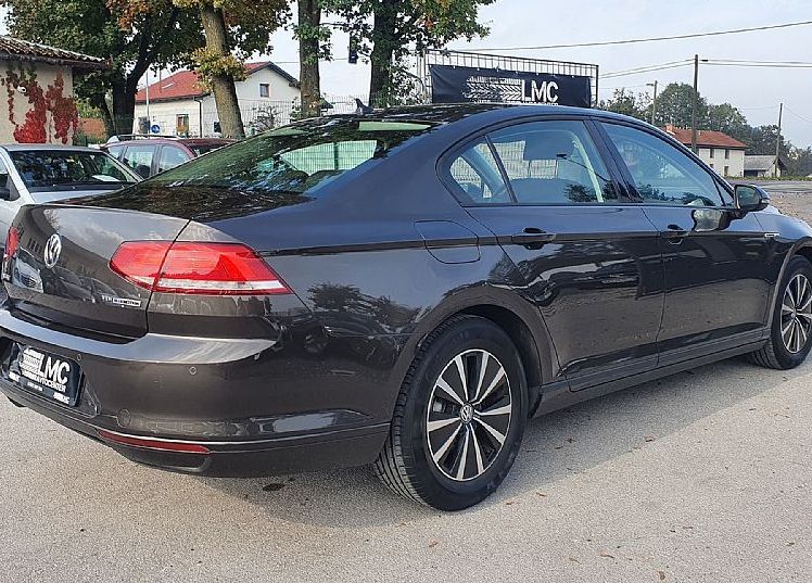 Zunanja slika - VW Passat - 1.6 TDI 120ks °NAVIGACIJA° °2x PDC° °TEMPOMAT° - 5