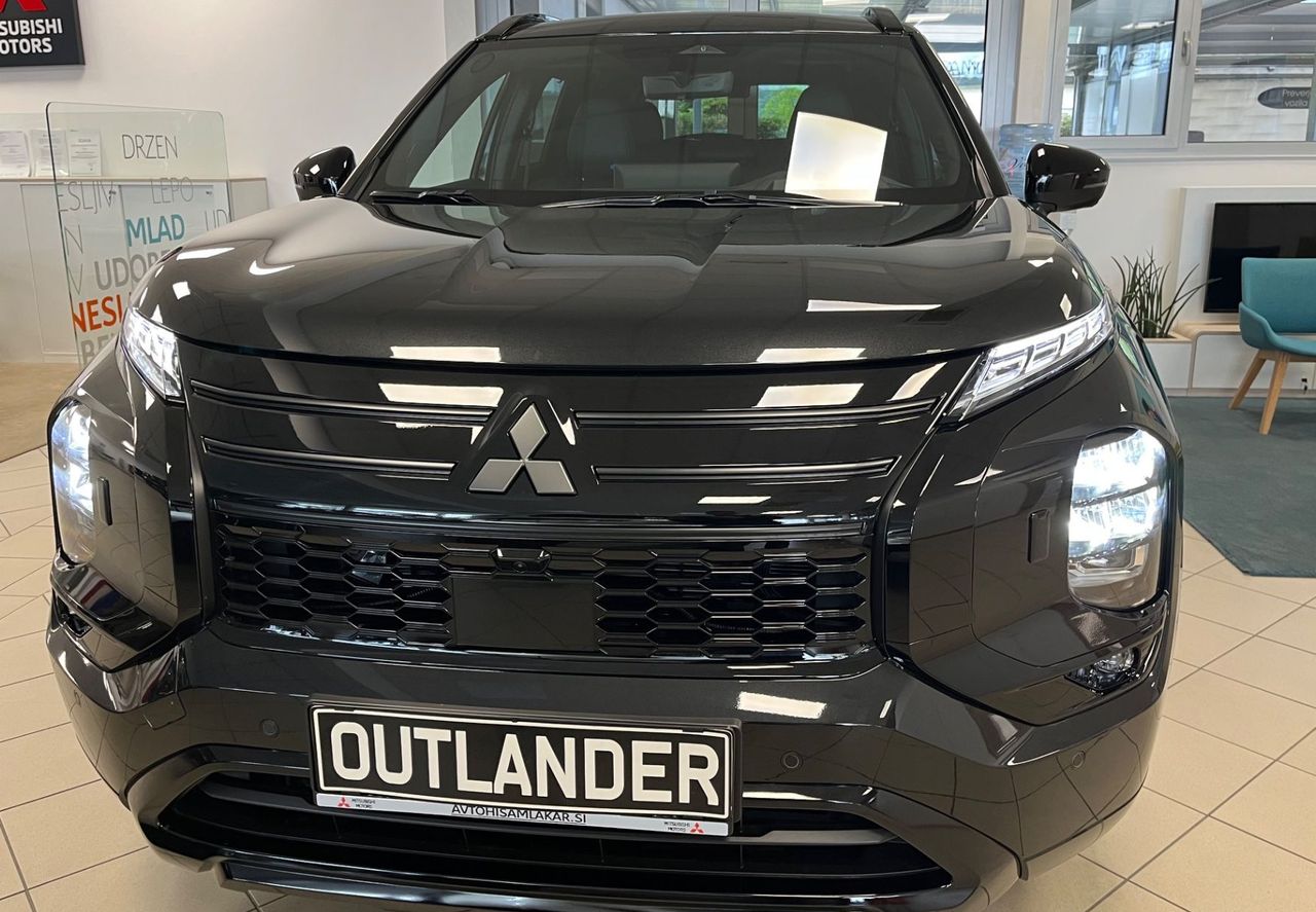 Zunanja slika - Mitsubishi Outlander - Black Edition PHEV 4WD 2.4  Avt. - NA ZALOGI - - 2