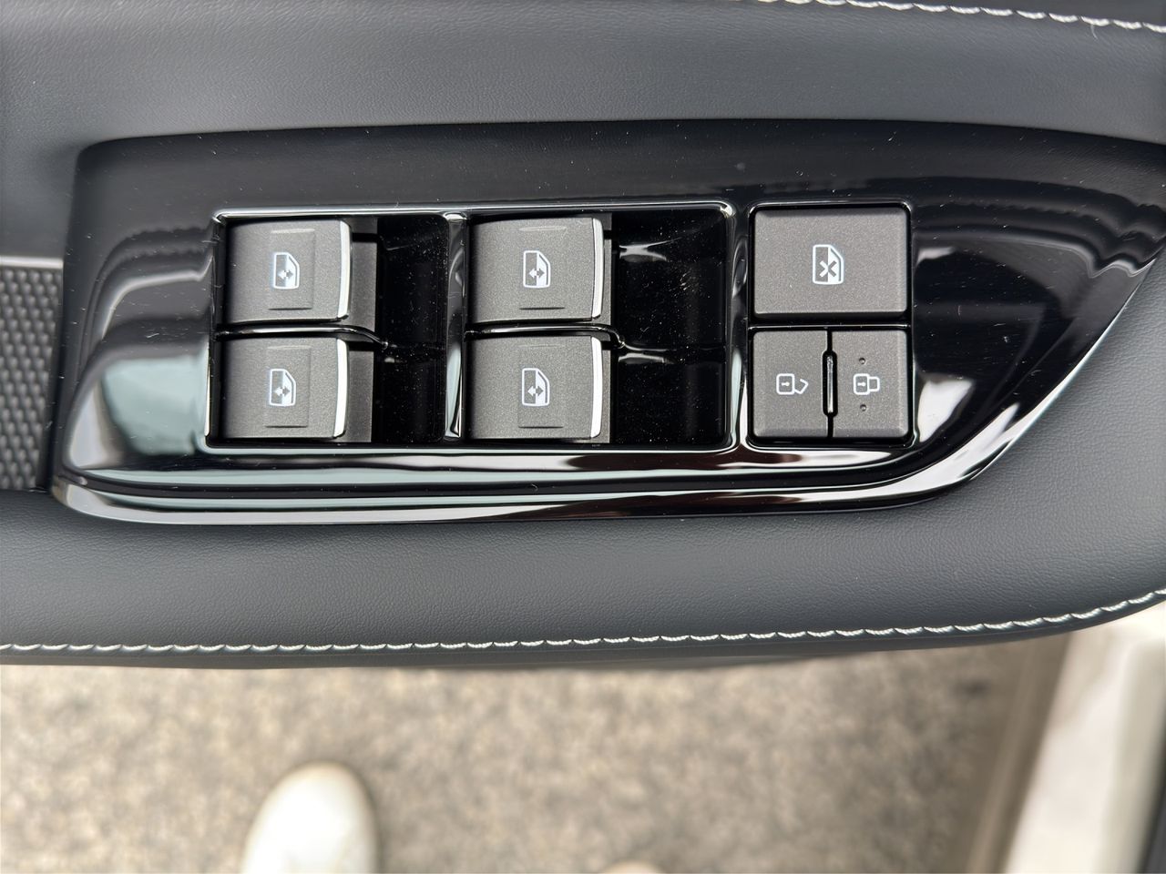 Zunanja slika - Forthing T5 Evo EV - FRIDAY 64.4kWh + PANORAMA + DAB + RADAR + BLISS + - 17