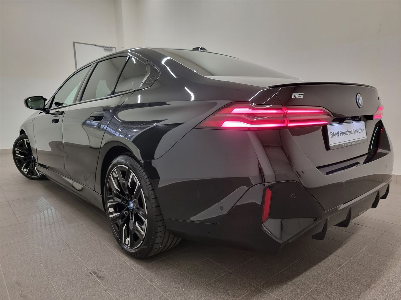 Zunanja slika - BMW i5 - M60 xDrive Limuzina - 14