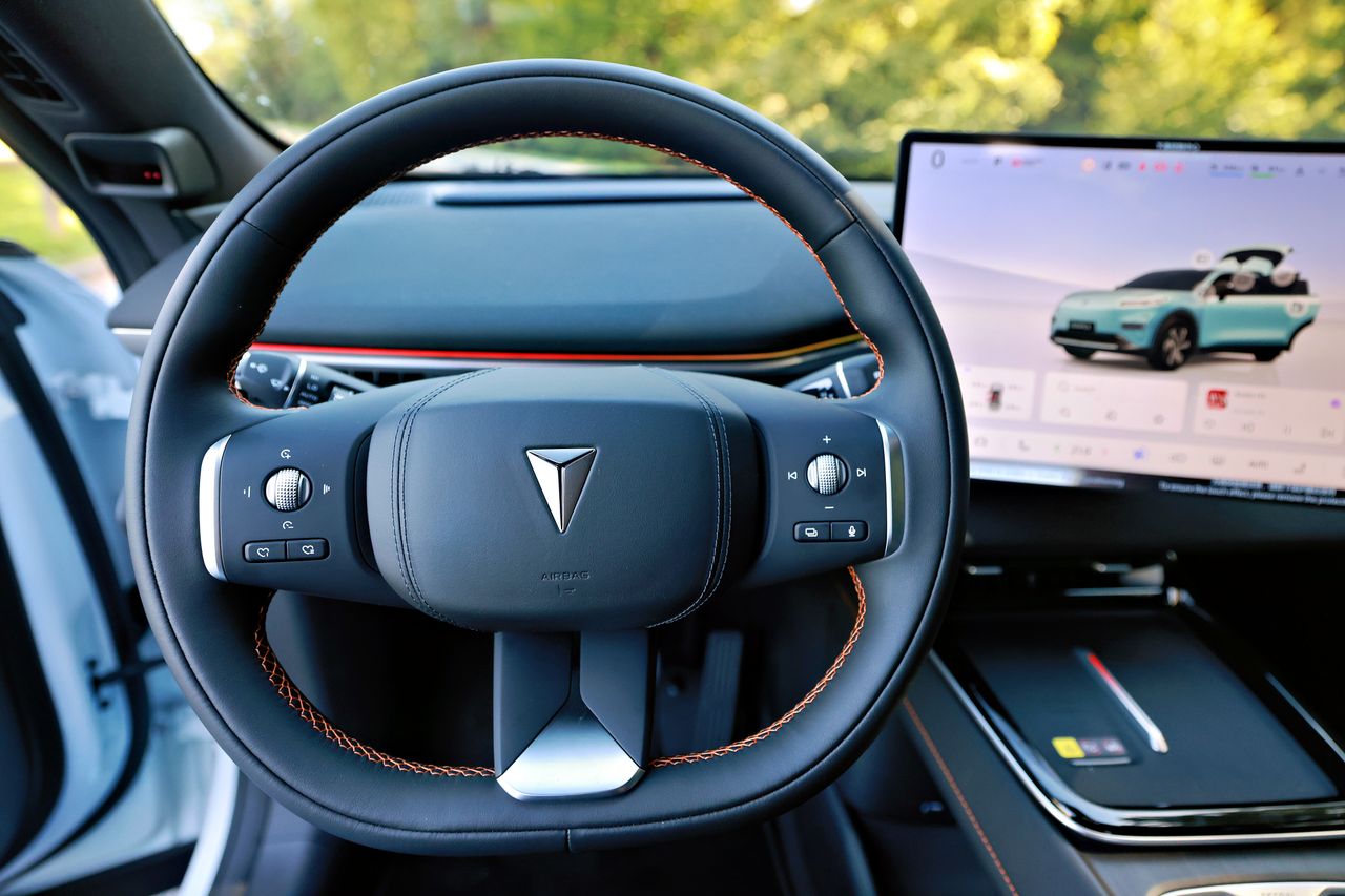 Voznikov pogled v notranjosti Changan Deepal S05 PHEV