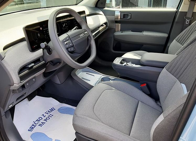 Zunanja slika - KIA EV3 - 58.3 kWh baterija. 150 kW  204 KM  SKAY - 7