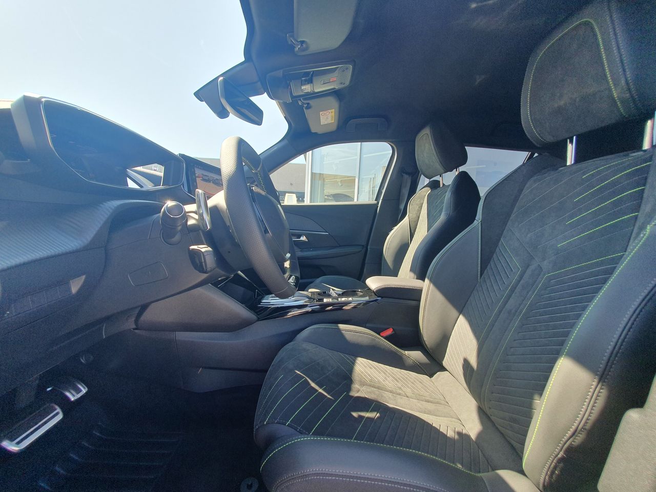 Zunanja slika - Peugeot 2008 - GT HIBRID 145 e-DCT6 - 1