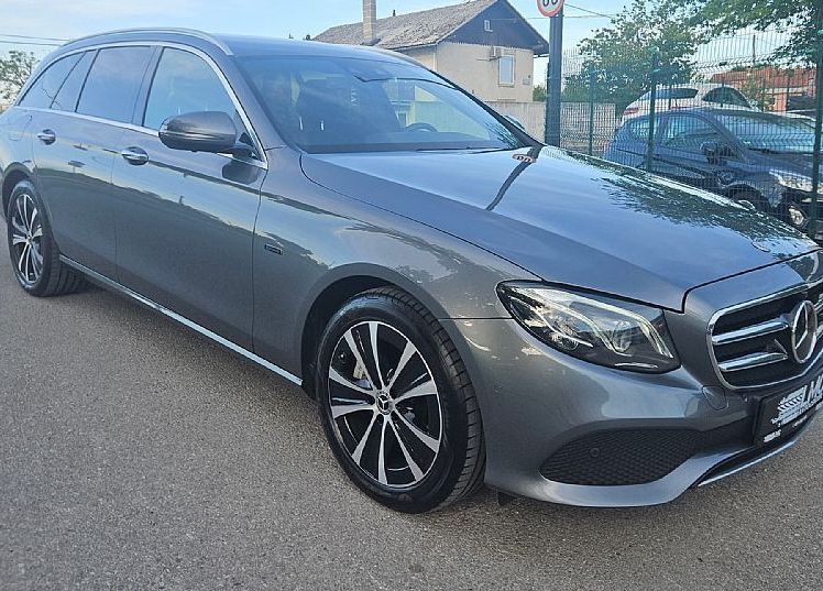 Zunanja slika - Mercedes-Benz E-Razred - E 300De 276ks °FULL LED° °VIRTUAL°18-COL°°ZRAČNO° - 4