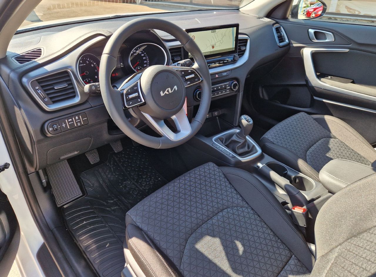 Zunanja slika - KIA Ceed - SW 1.5 T-GDi LX Champion + - 4