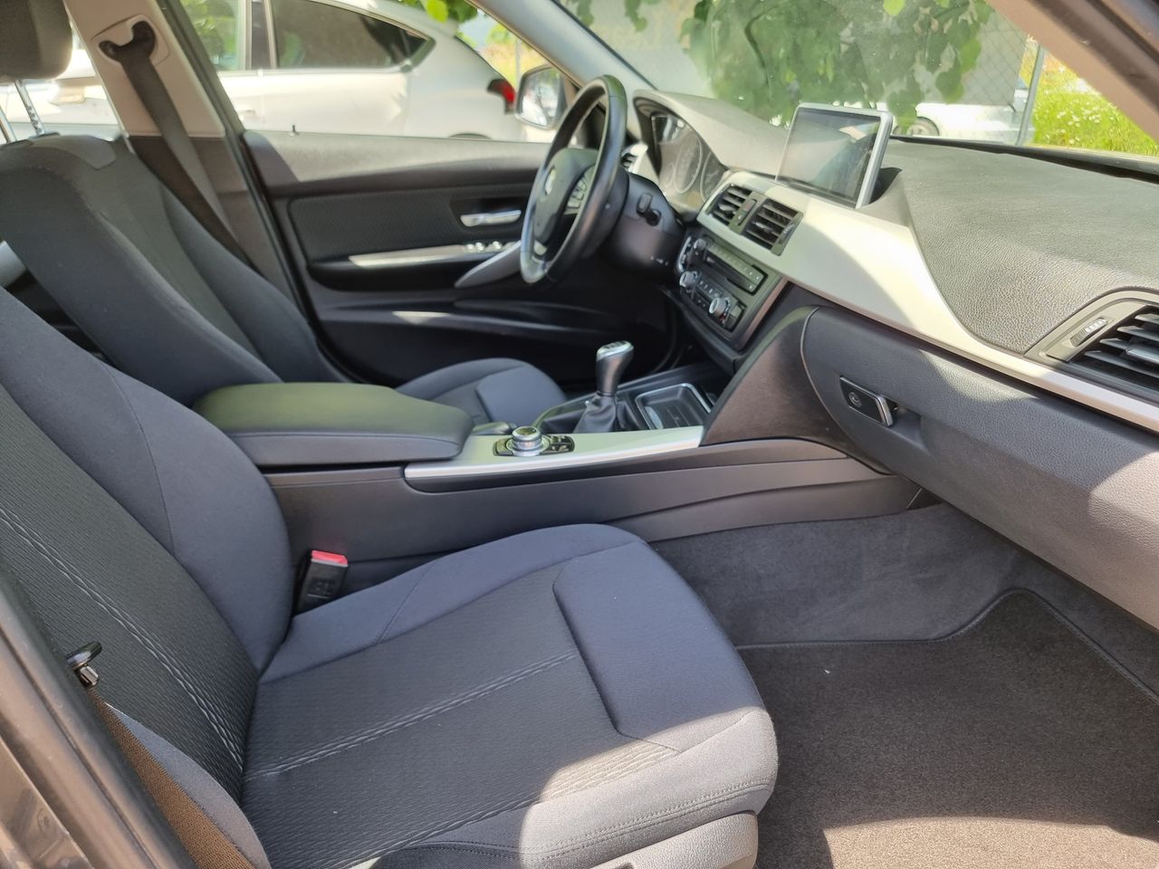 Notranja slika - BMW Serija 3 - Touring: 320d xDrive - HITRI KREDIT BREZ POLOGA - 9