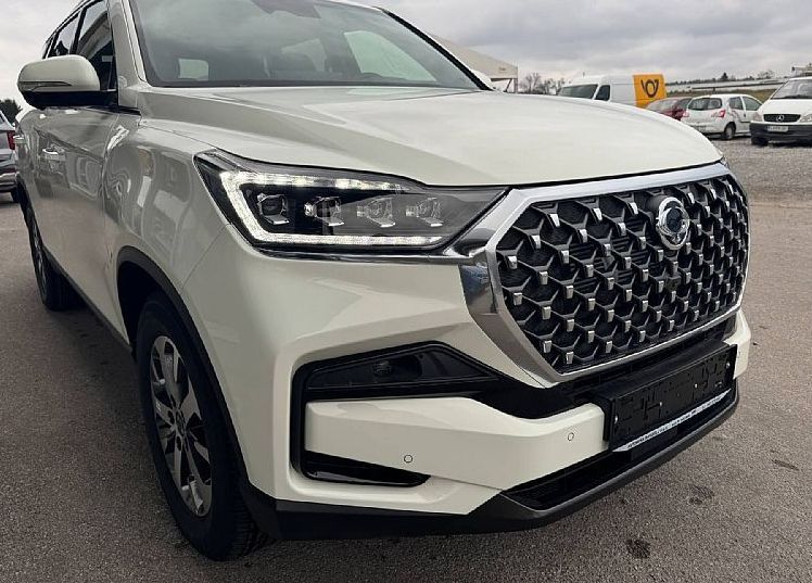 Zunanja slika - SsangYong Rexton - 2.2 XDi Limited 4WD A T 5 Seater - 1