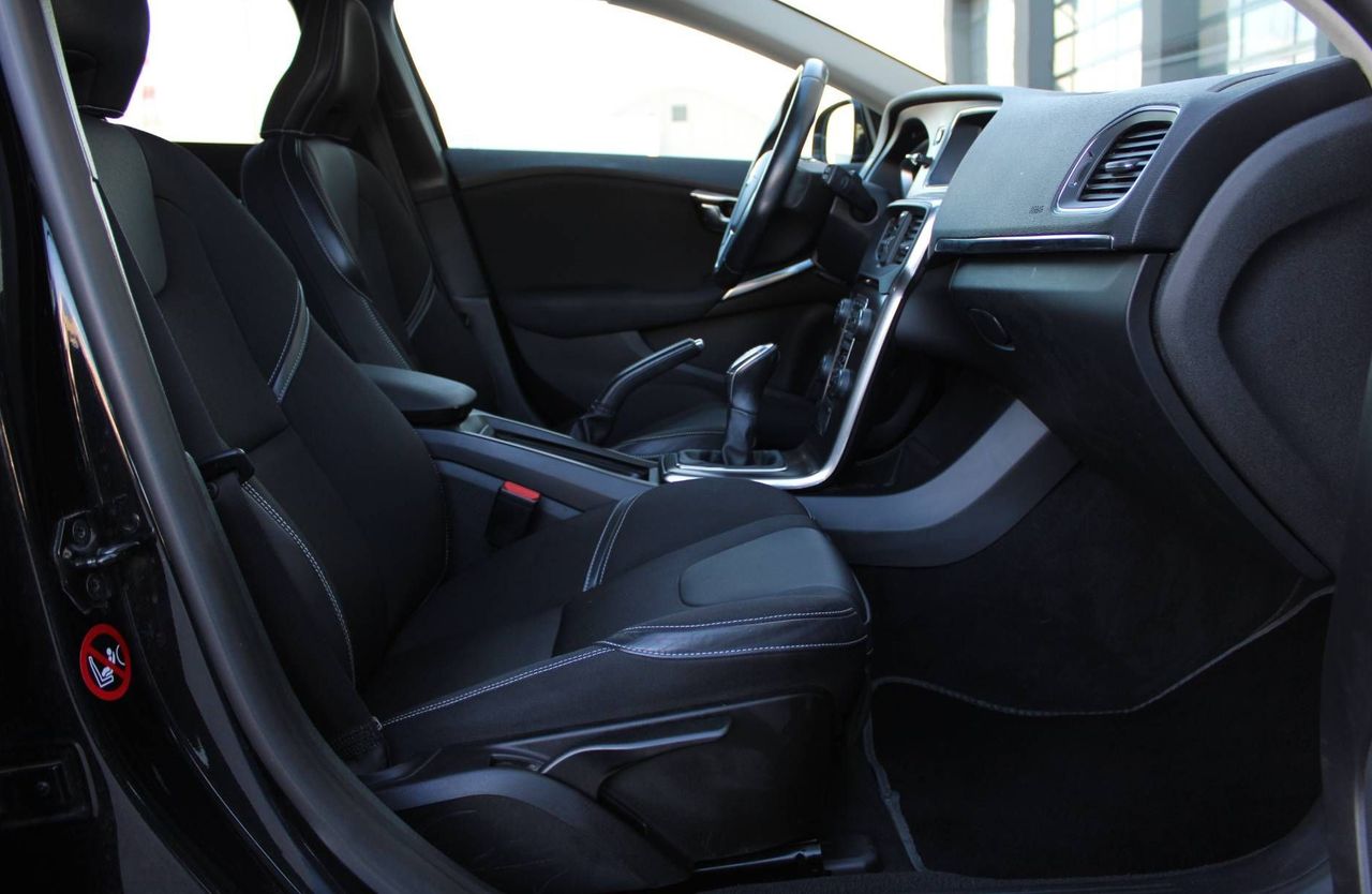 Zunanja slika - Volvo V40 - D2 Momentum PANO KAMERA NAVI PDC AVTO.KLIMA... - 9