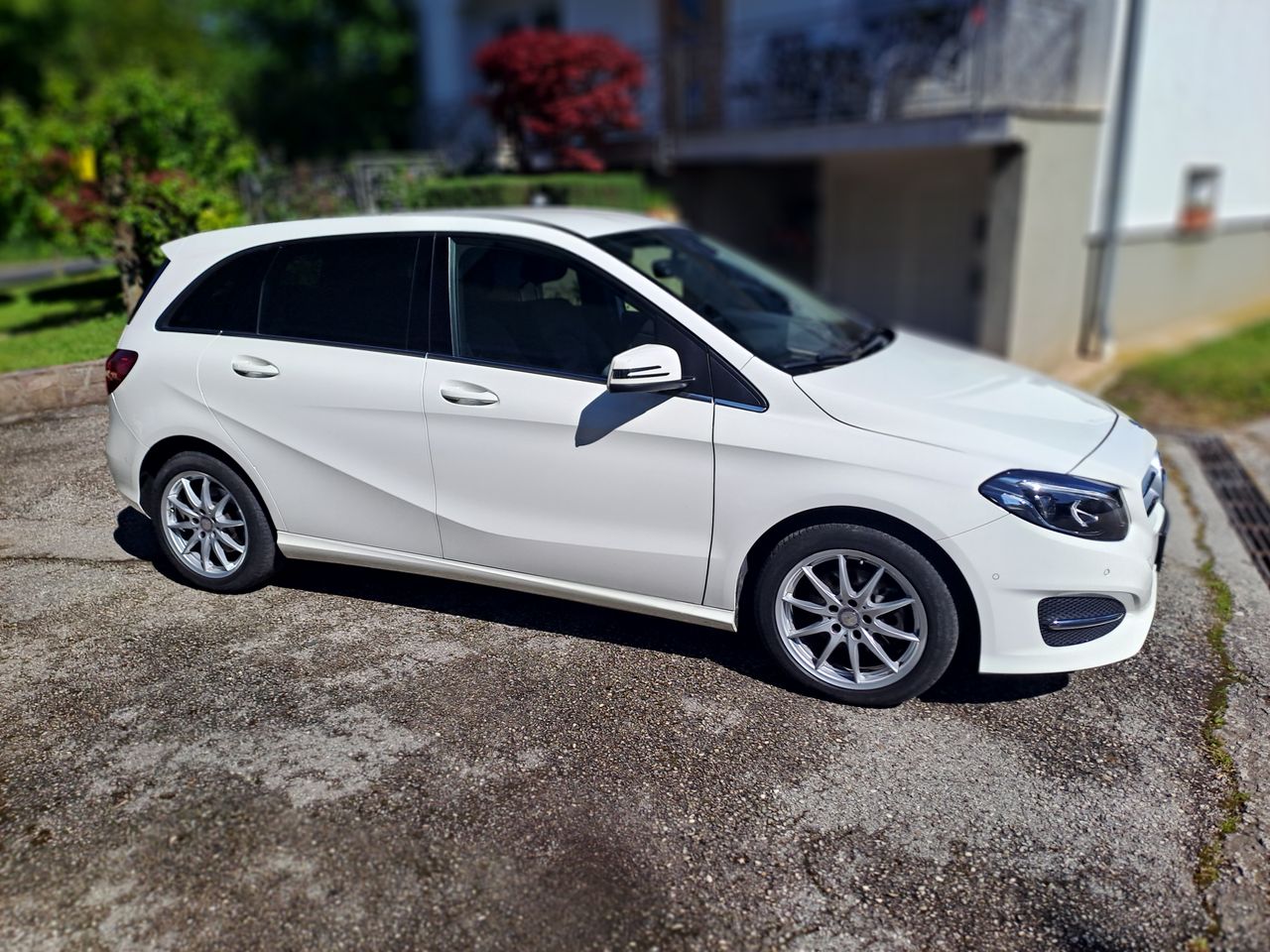 Zunanja slika - Mercedes-Benz B-Razred - B200D 4 MATIC URBAN - 1