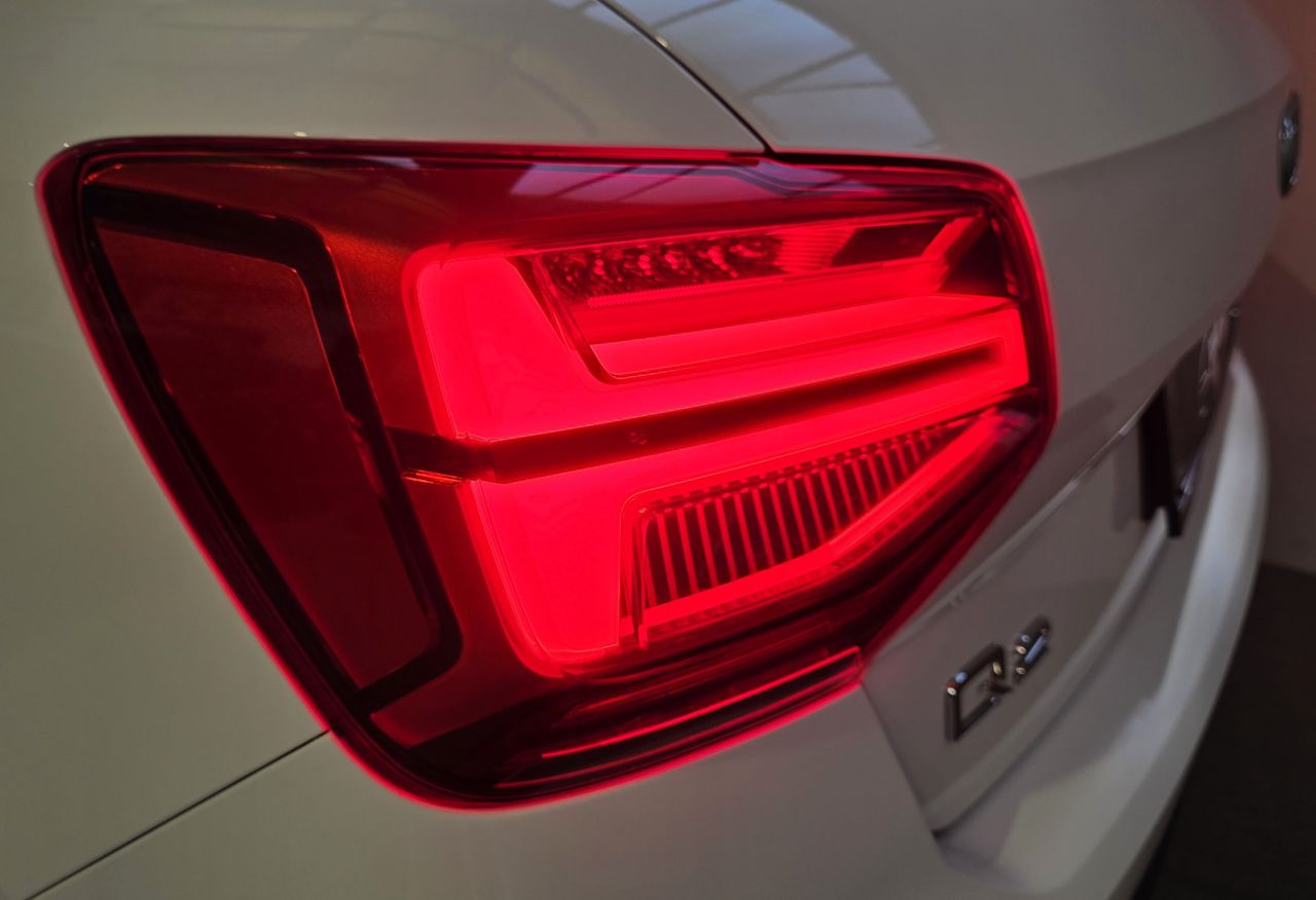 Zunanja slika - Audi Q2 - 1,0 TFSI CoD Sport S tronic SLO ACC LANE LED ALU - 20