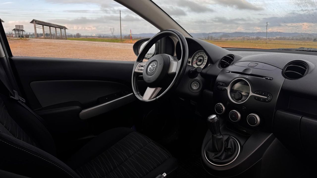 Notranja slika - Mazda Mazda2 - 1,3i TE Plus - 6