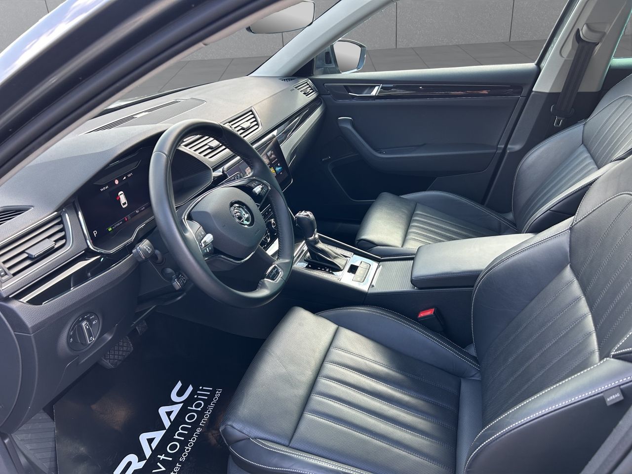 Zunanja slika - Škoda Superb - Combi 4x4 2,0 TDI DSG - 6