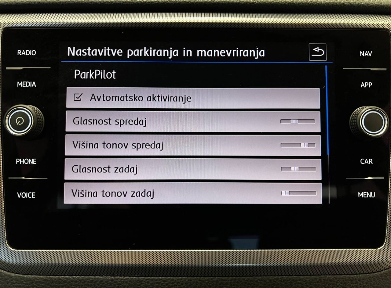 Zunanja slika - VW Golf - Sportsvan 1.0 TSI-JAMSTVO-SERVISIRAN-OBROK ŽE OD 160€ - 16