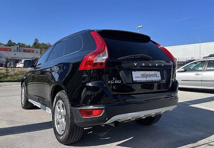Zunanja slika - Volvo XC60 - DRIVe FWD MOMENTUM REDNO SERVISIRAN... - 5