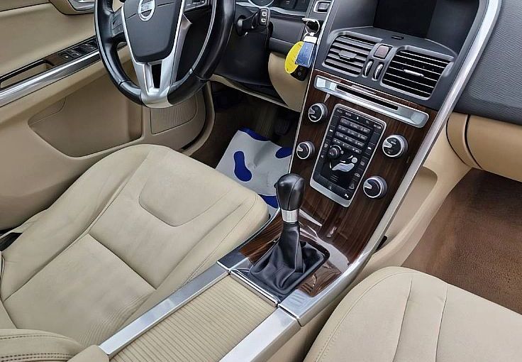Zunanja slika - Volvo XC60 - D4 AWD R-Design Summum LEPO OHRANJEN... - 9