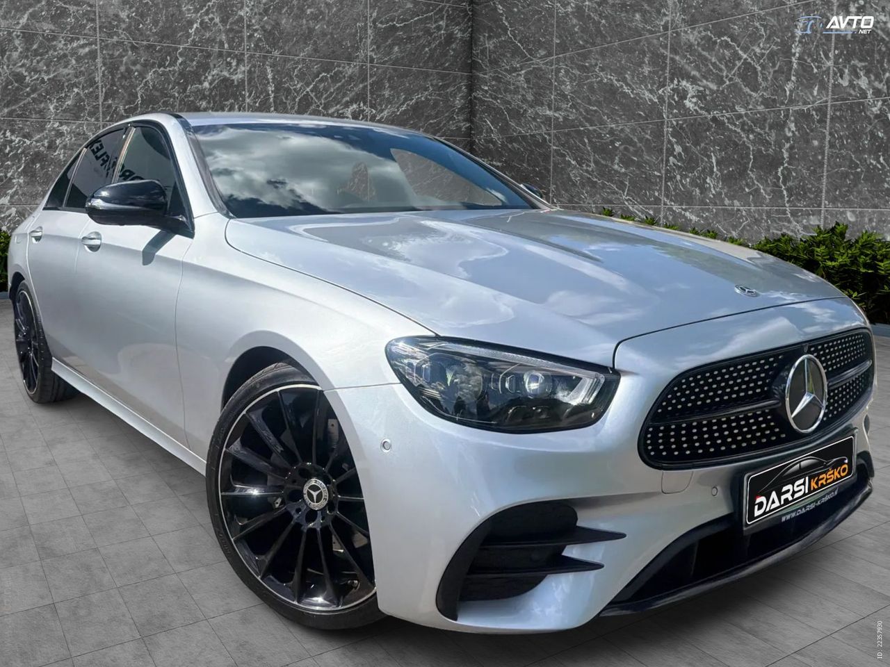 Zunanja slika - Mercedes-Benz E-Razred - E220d AMG WIDE MULTIBEAM WEBASTO PRIKLOP ALU20 - 4