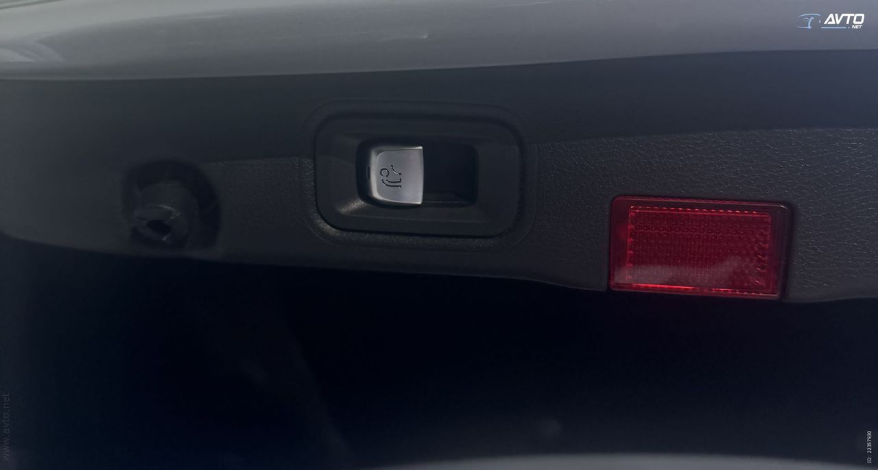 Zunanja slika - Mercedes-Benz E-Razred - E220d AMG WIDE MULTIBEAM WEBASTO PRIKLOP ALU20 - 20