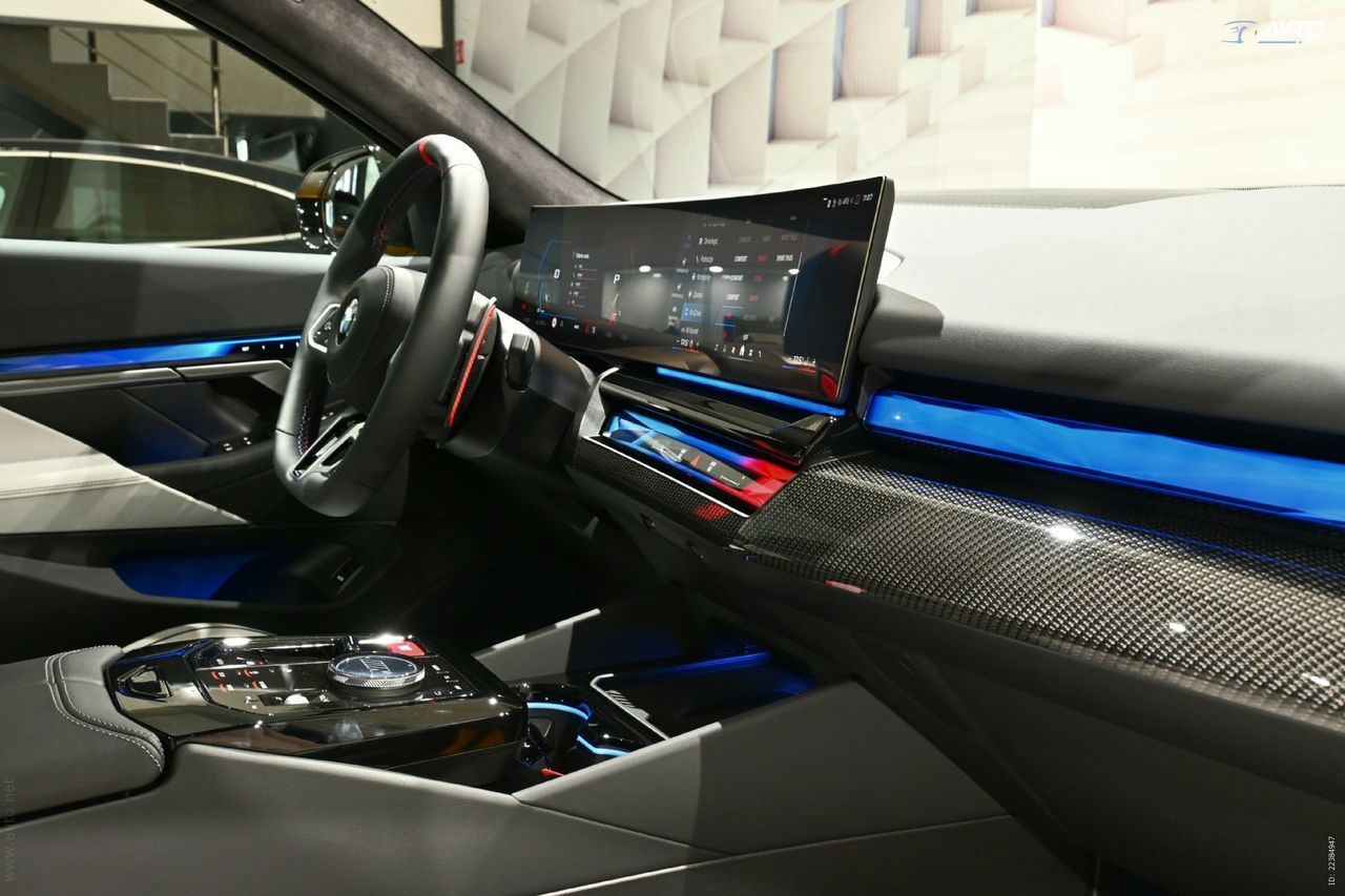 Notranja slika - BMW Serija 5 - BMW M5 AUT. - 12