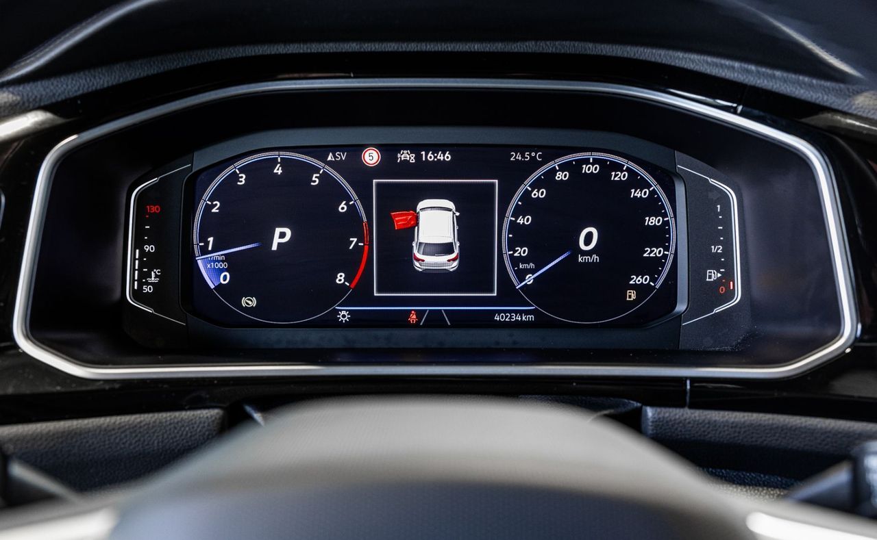 Zunanja slika - VW T-Roc - R LINE-VIRTUAL-RADAR-KEYLESS-MEMORY-NAVI-LED-LANE - 15
