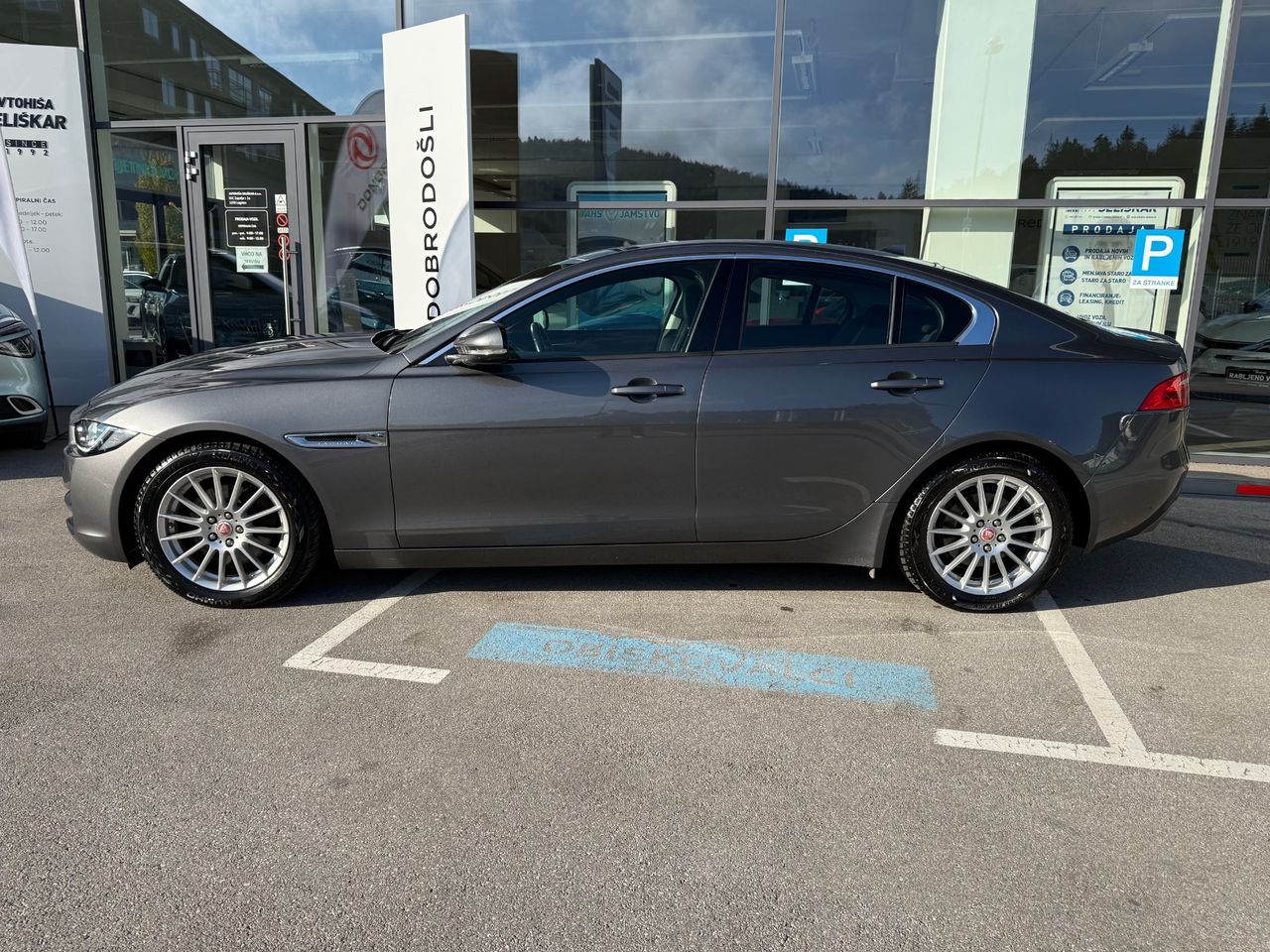 Zunanja slika - Jaguar XE - 2.0D 163HP ZNANA SERVISNA ZGODOVINA +LEPO OHRANJEN - 4