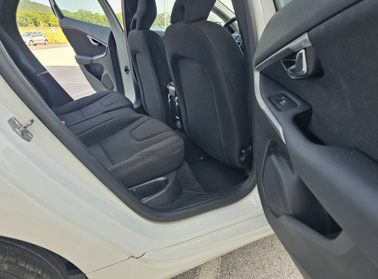 Zunanja slika - Volvo V40 - D2 Kinetic - 12