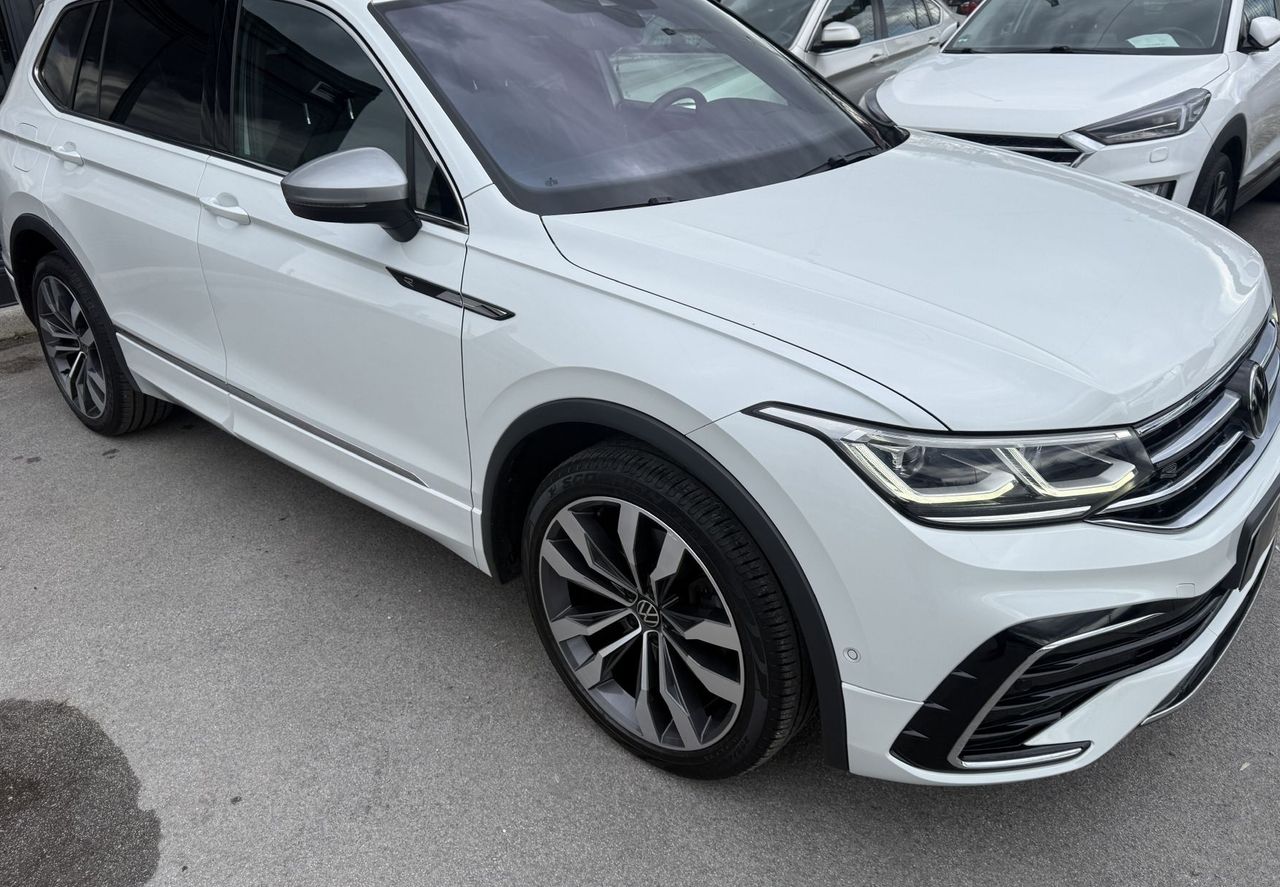 Zunanja slika - VW Tiguan Allspace - 2.0TSI 4M R-Line PANO-LED-20COL-AMBI-ACC-VIRTUAL - 2