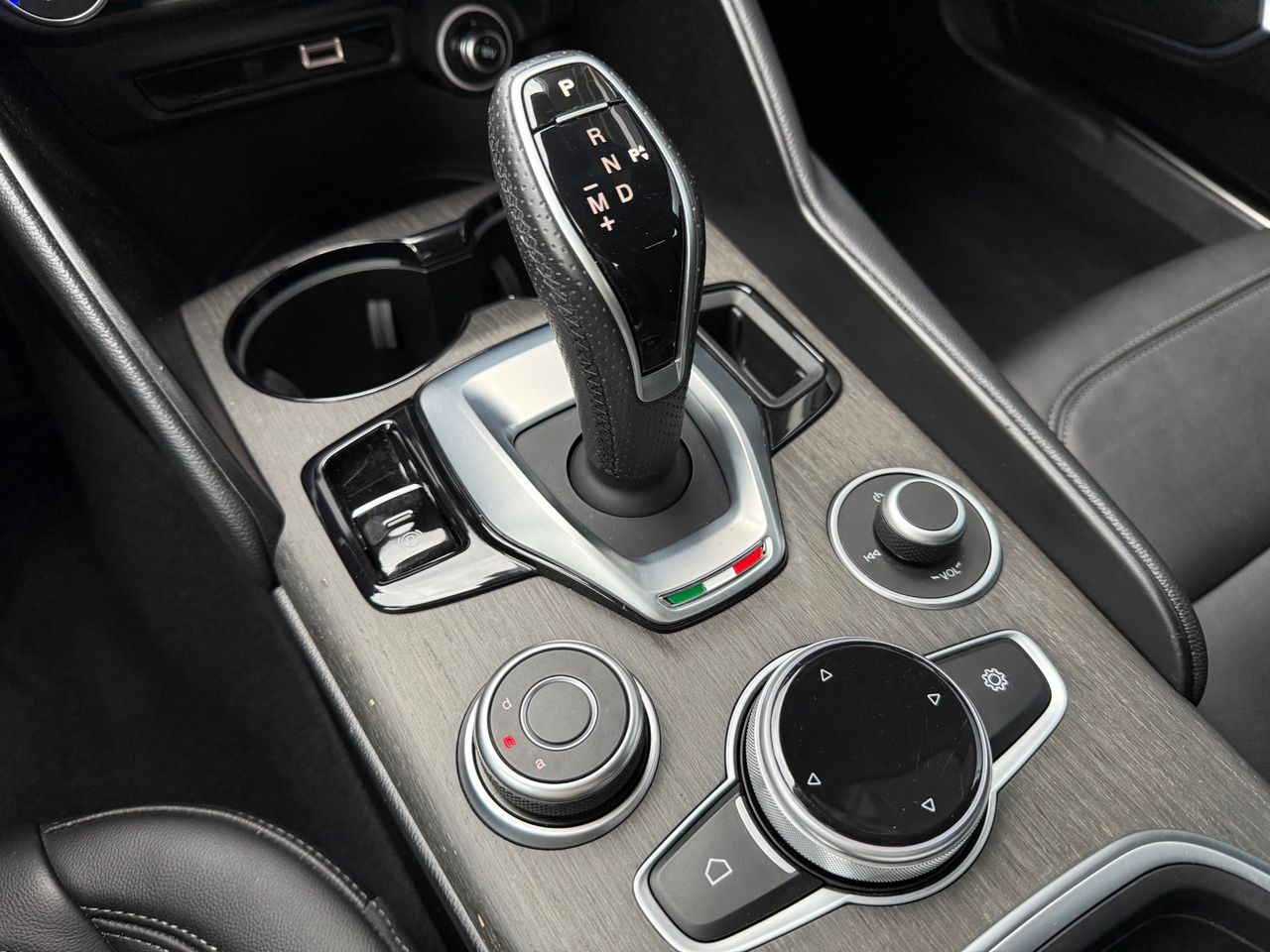 Zunanja slika - Alfa Romeo Giulia - 2.0 Turbo 280 Q4 Ti  - AVTOMATIK - SAMO 18.000KM - 14