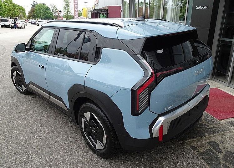 Zunanja slika - KIA EV3 - 58.3 kWh baterija. 150 kW  204 KM  Sky NA ZALOGI - 4