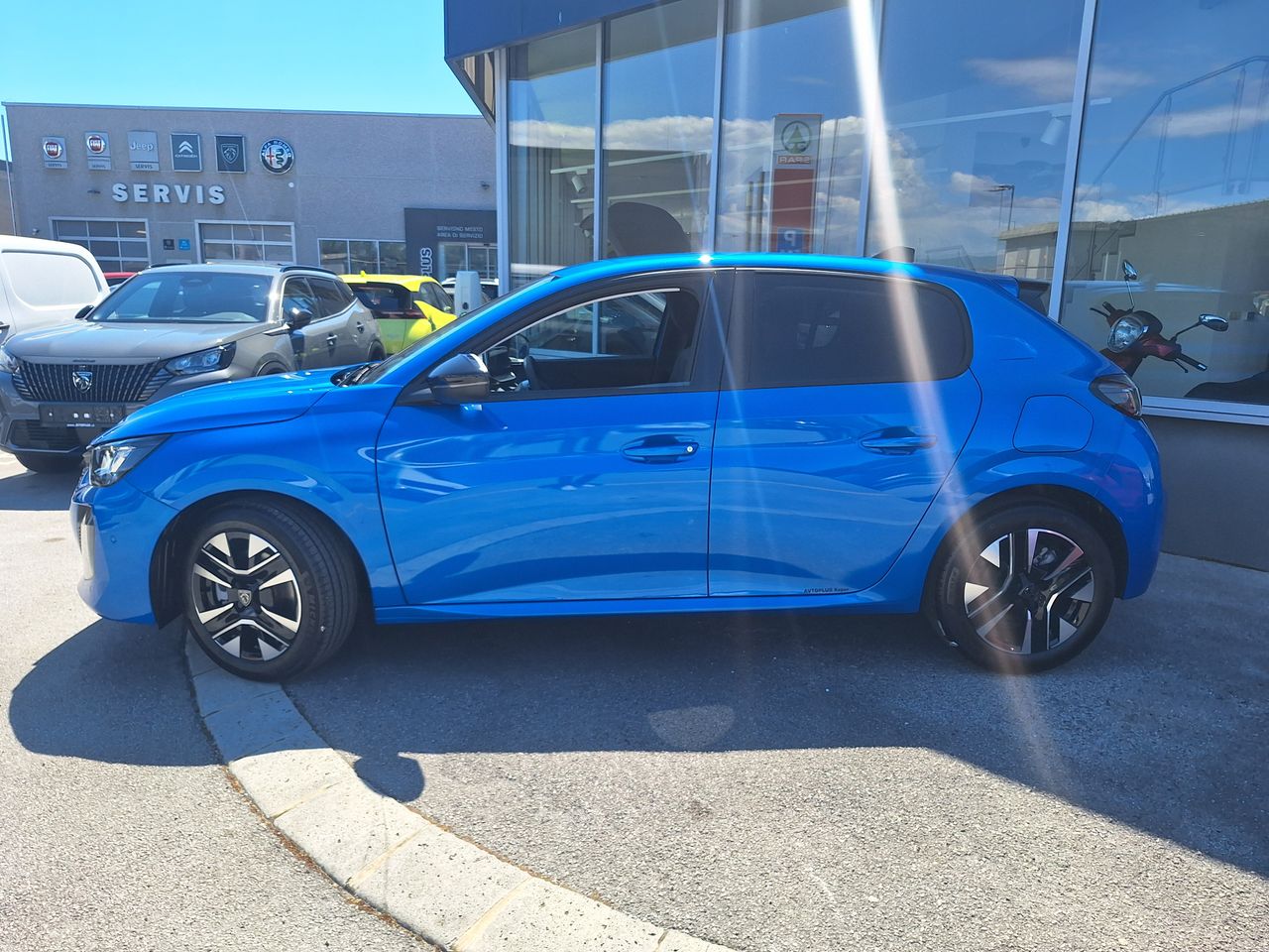 Zunanja slika - Peugeot 208 - Allure1.2 Turbo 100 - NA ZALOGI - 1