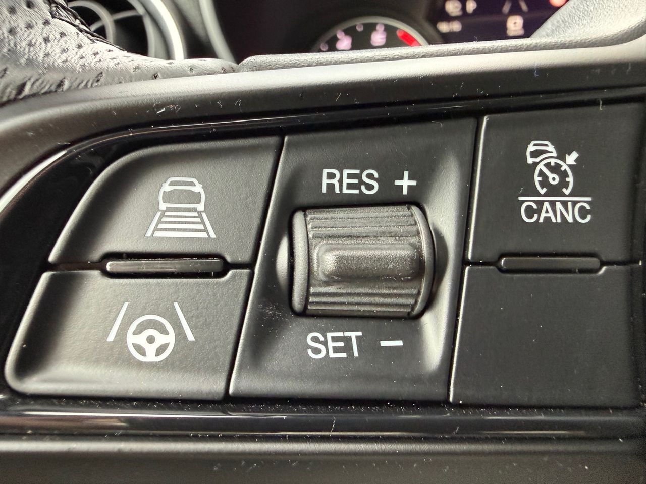 Zunanja slika - Alfa Romeo Giulia - 2.0 Turbo 280 Q4 Ti  - AVTOMATIK - SAMO 18.000KM - 12