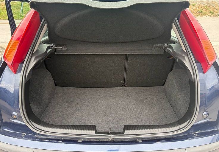 Zunanja slika - Ford Focus - 1.6 16V Comfort ZELO LEPO OHRANJEN - 12