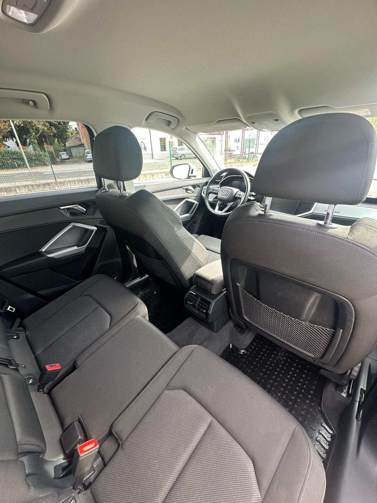 Notranja slika - Audi Q3 - quattro 40 TDI Advanced S tronic - 7