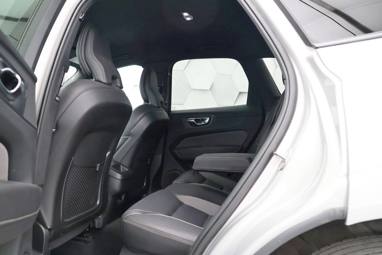 Zunanja slika - Volvo XC60 - B4D AWD Geartronic R-Design DARK Plus 197KM - 10