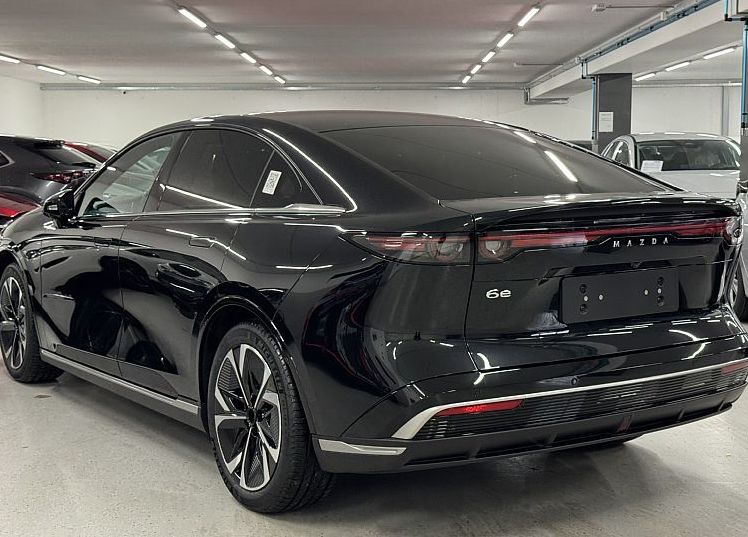 Zunanja slika - Mazda Mazda6e - TAKUMI | LPF BATERIJA | ČRNO USNJE | ZALOGA - 4