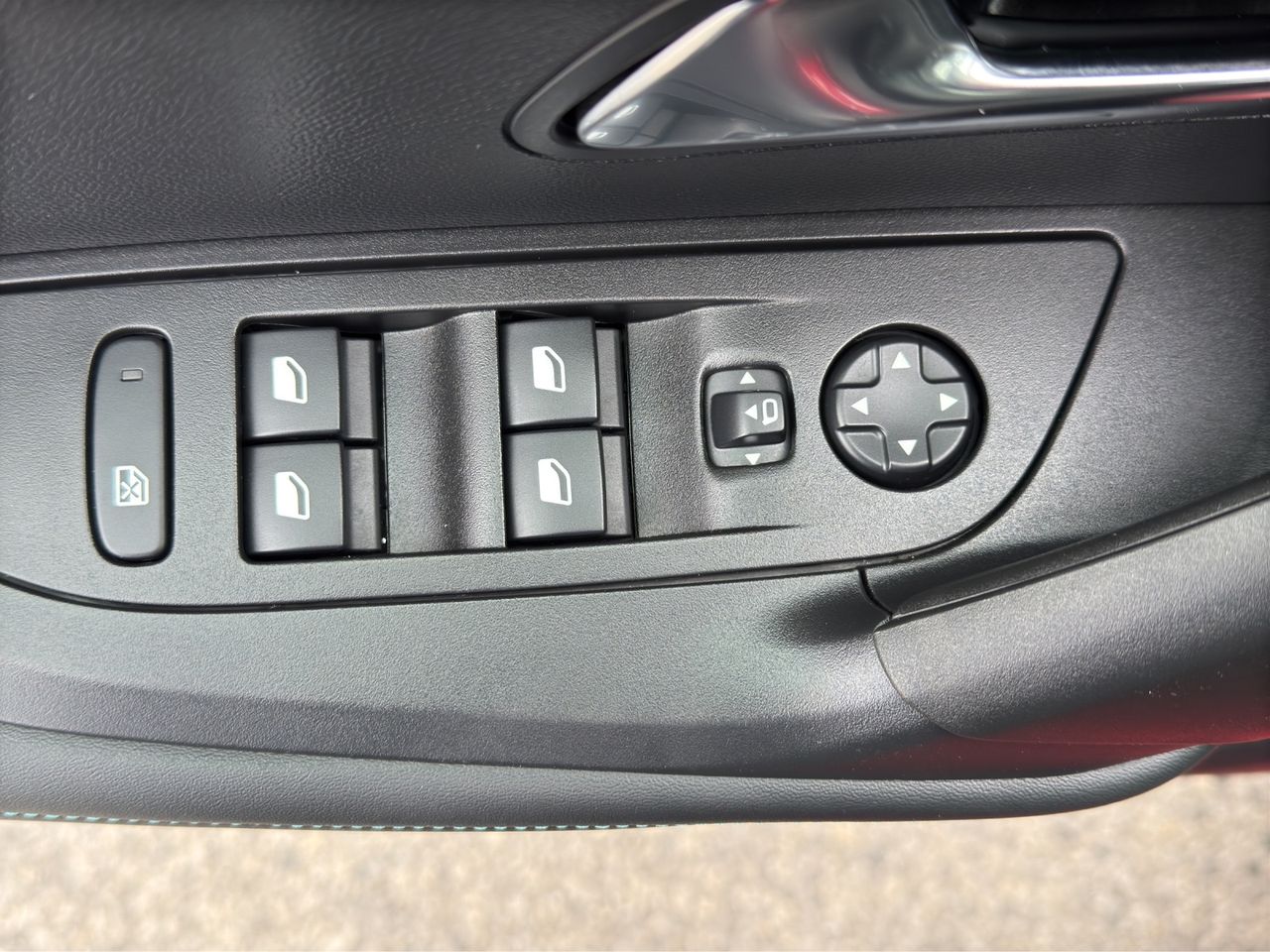 Zunanja slika - Peugeot 2008 - 1,2 PureTech 100 S&S Allure - 18