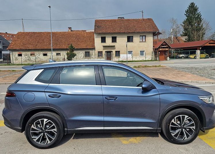 Zunanja slika - BYD Sealion 5 - DM-i COMFORT PHEV - skupni doseg 992 km - 5