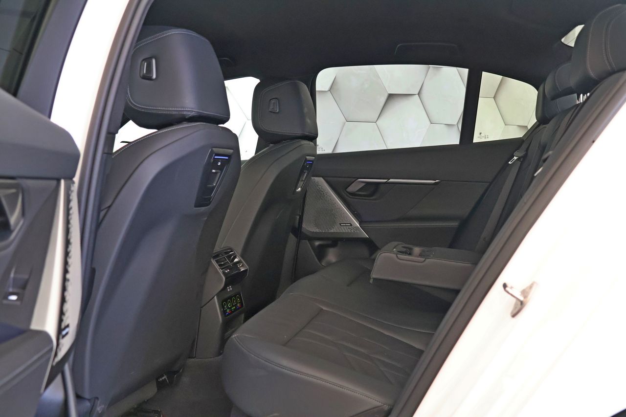 Zunanja slika - BMW Serija 5 - 5 Series 520dA M-Sport 197KM COCKPIT RADAR HEAD Up HarmanK - 10