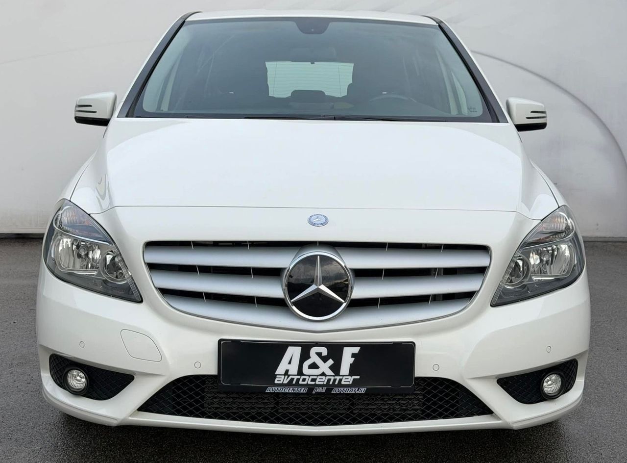 Zunanja slika - Mercedes-Benz B-Razred - 180 CDI-2 LASTNIK-LIZING ZA TUJCE-PDC-TEMPOMAT-... - 2