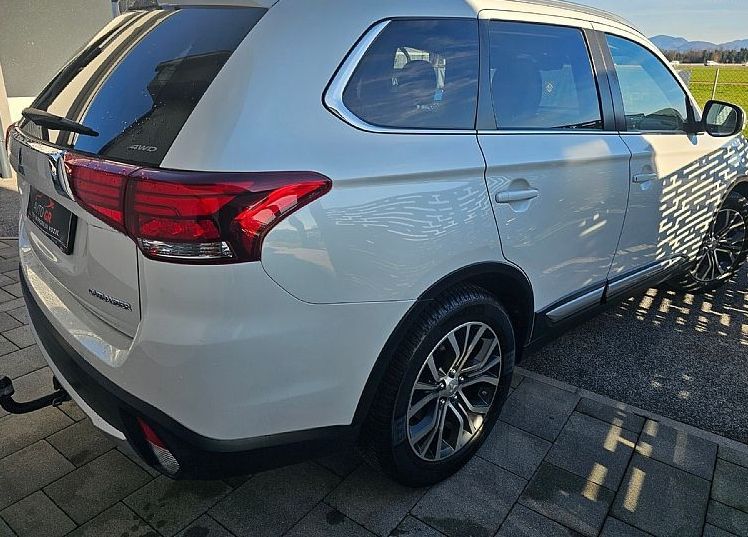 Zunanja slika - Mitsubishi Outlander - 2.2 DI-D 4WD INTENSE+AVT-.KLJUKA- LED-NAVI-PERLA B - 4