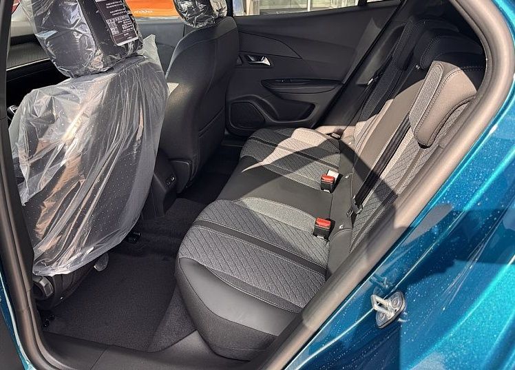 Zunanja slika - Peugeot 2008 - ALLURE PureTech 100 + Bon za zimske gume - 10