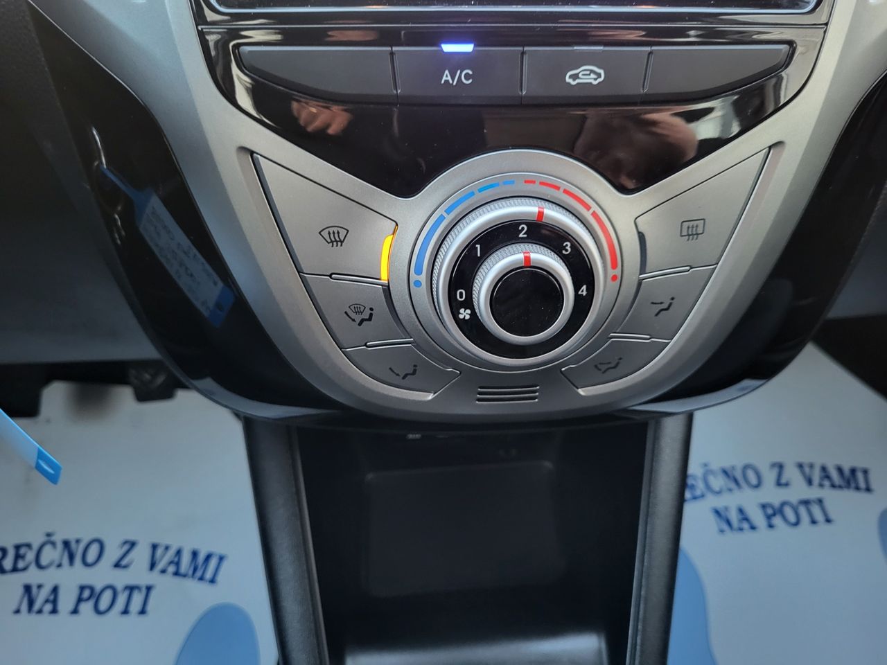 Zunanja slika - Hyundai ix20 - 1.6 CVVT COMFORT-1last-pdc-alu-ac-el.paket-servisi - 12