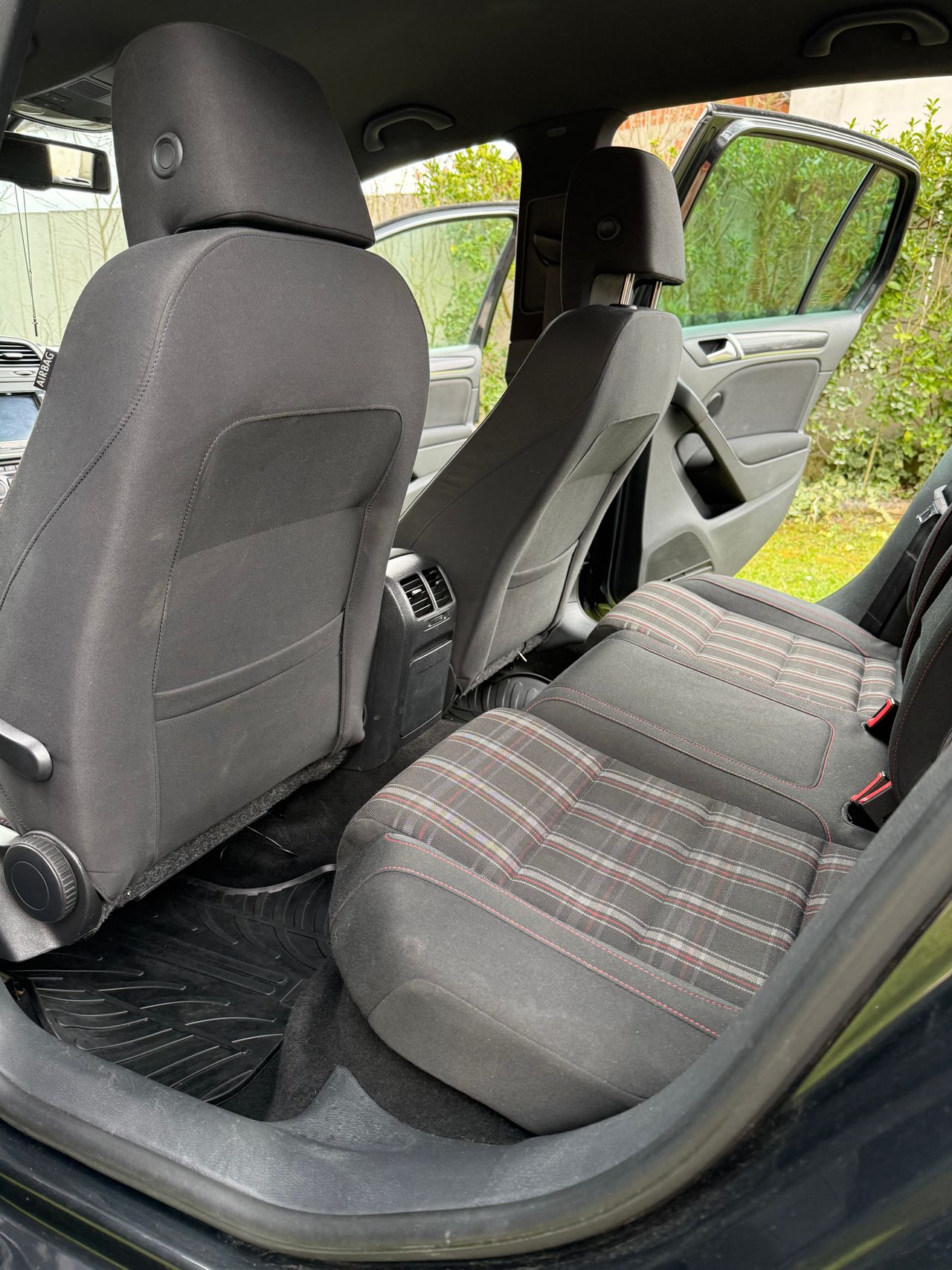 Notranja slika - VW Golf - 2,0 TSI GTI DSG - 15