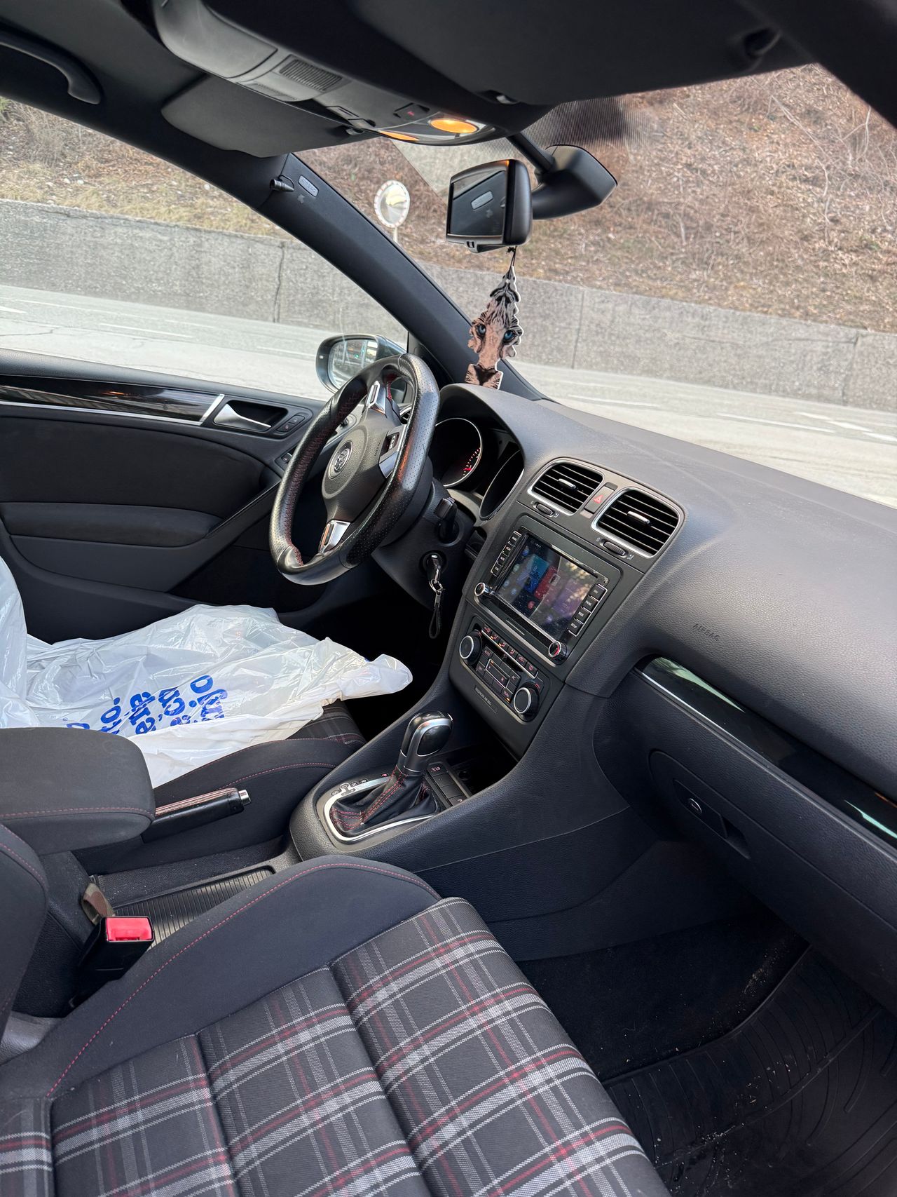 Notranja slika - VW Golf - 2,0 TSI GTI DSG - 13