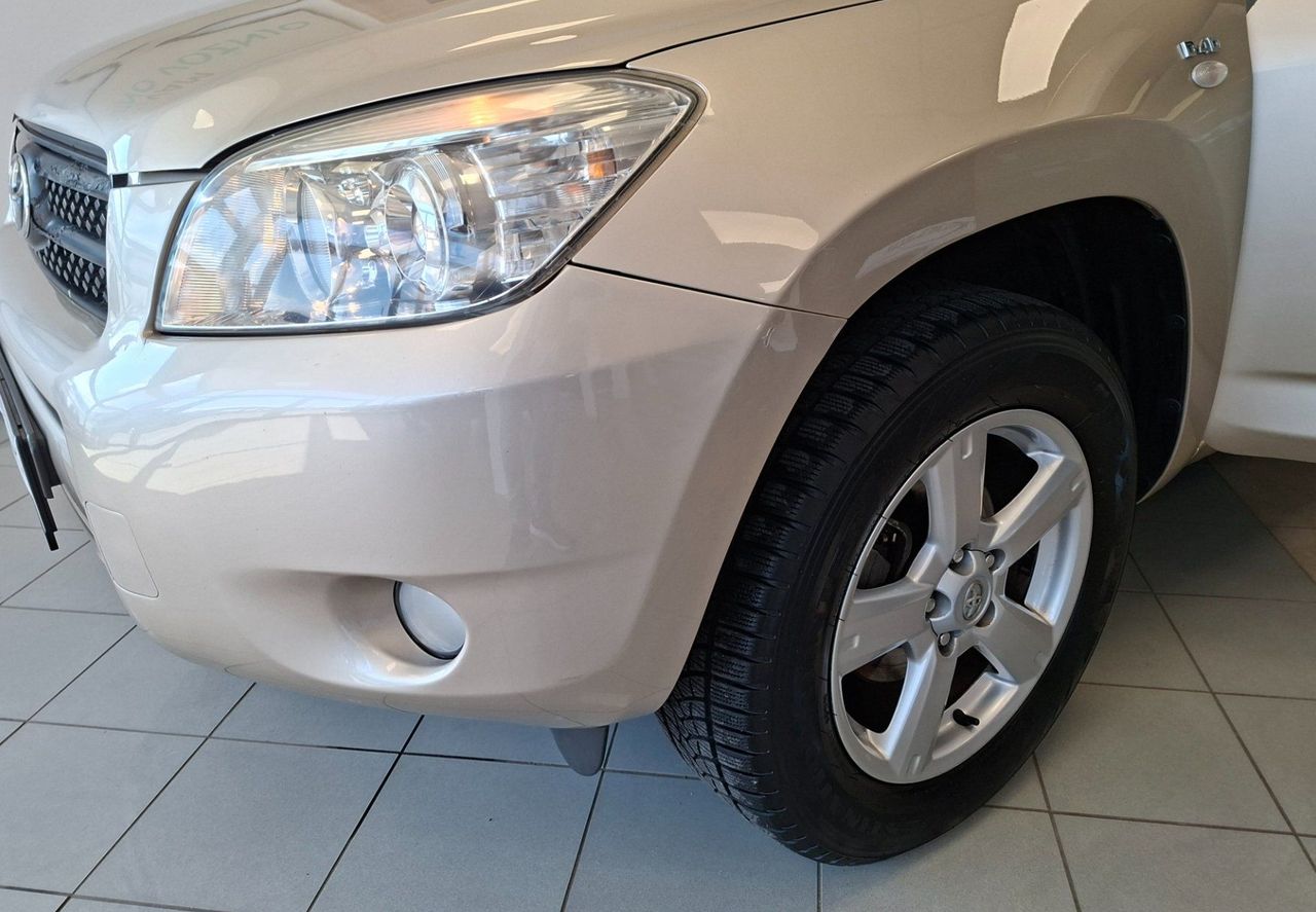 Zunanja slika - Toyota RAV4 - 2.2 D-4D 4WD Limited-1.LASTNIK-SLO-ODLIČEN- - 16