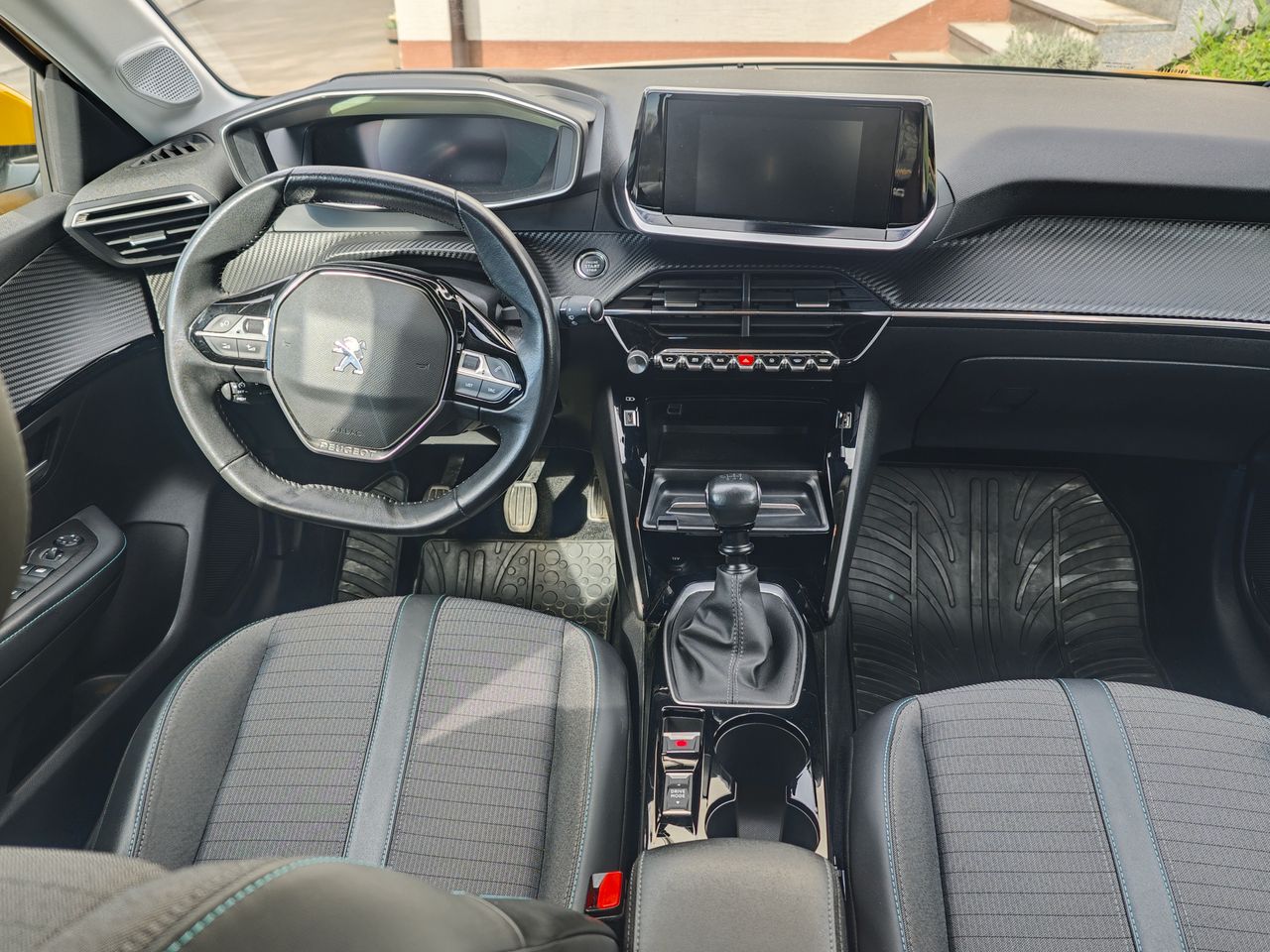 Notranja slika - Peugeot 208 - 1,2 PureTech 100 S&S Allure - 5