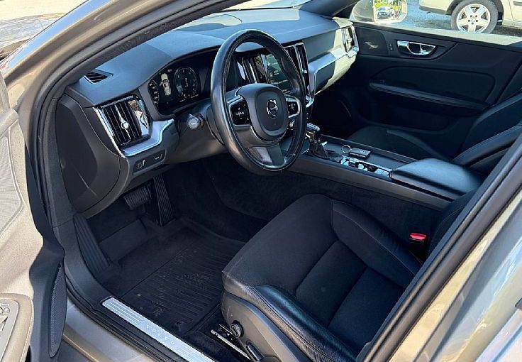Zunanja slika - Volvo V60 - D4 Momentum Avt. ZELO LEP - 8