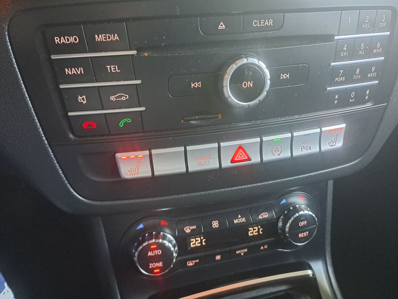 Notranja slika - Mercedes-Benz B-Razred - B200D 4 MATIC URBAN - 9