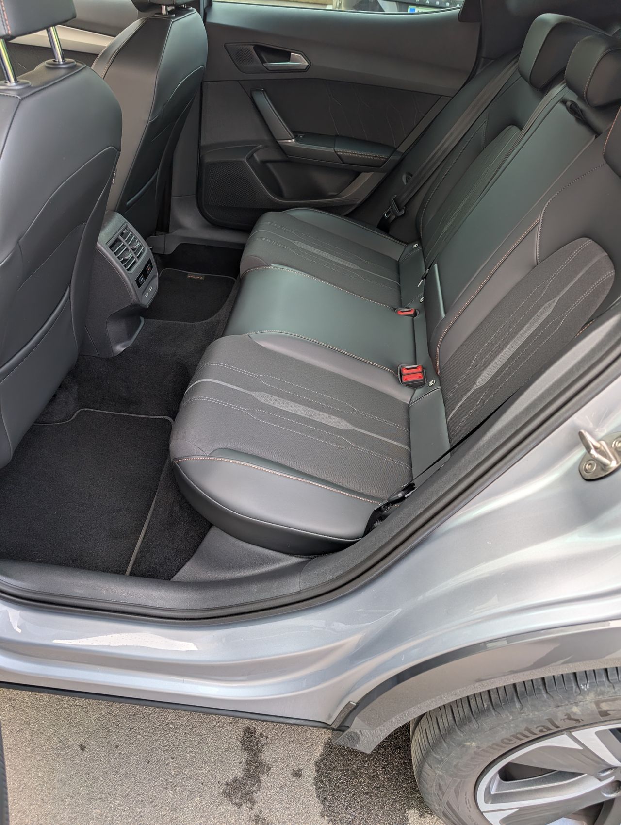 Notranja slika - Cupra Formentor - 1.5 TSI | 1. lastnik | SLO poreklo | veliko opreme - 8