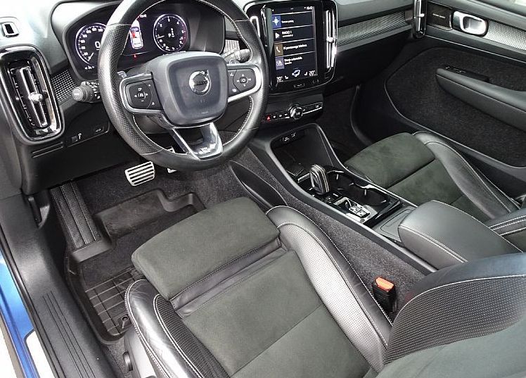 Zunanja slika - Volvo XC40 - D3 A AWD R-Design ODLIČNO OHRANJEN - 10